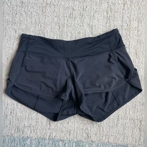 Black LuLulemon speed up shorts